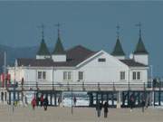 Vor der gefrorenen Ostsee: Die historische Seebrcke von Ahlbeck.