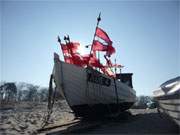 Sonneninsel Usedom: Fischerboot am Ostseestrand des Bernsteinbades Koserow.