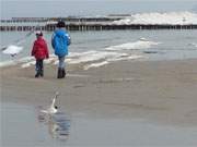 Kinder und Eisberge: Der Usedomer Ostseestrand zwischen Klpinsee und Stubbenfelde.