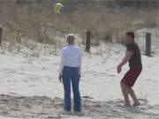 Kurze rmel: Bei 20C am Ostseestrand der Insel Usedom.