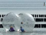 Auf der Ostsee: "Spakugeln" an der Seebrcke des Ostseebades Koserow.