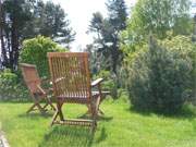 Ruhiges Pltzchen zum Trumen: Im Garten der Steinbock-Ferienwohnungen auf Usedom.