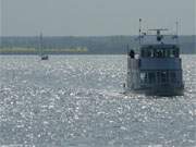 Mit und ohne Motor: Auf dem Achterwasser in der Nhe von Stagnie im Hinterland Usedoms.