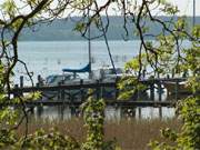 Ein Idyll im Hinterland der Insel Usedom: Der Hafen von Krummin von der Kirche aus gesehen.