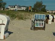 Noch unbenutzte Strandkrbe: Der frhe Morgen im Ostseebad Ahlbeck.