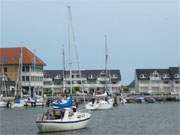 Ferienwohnungen auf der Insel Usedom: Ferienhuser am Hafen des Ostseebades Karlshagen.