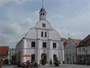 Altstadt: Das historische Rathaus der Hafenstadt Wolgast.