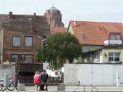 Die wuchtige Kirche Sankt Petri thront über der Altstadt von Wolgast.
