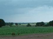 Wolken ber Wiesenland: Regenstimmung zwischen den Usedomer Bernsteinbdern Koserow und Loddin.