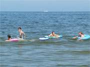 Endlich wieder Strandwetter: Badespa in der Ostsee vor Usedom.