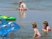 Schmunzelfisch: Der Usedomer Ostseestrand ist fr kleine Kinder ideal.