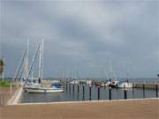 Sommersaison 2011: Der Achterwasserhafen des Ostseebades Zinnowitz nimmt seinen Betrieb auf.