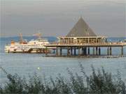 Schifffahrt von Seebrcke zu Seebrcke: Ausflugsschiff vor der Kste von Usedom.