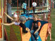 Kinderkarussell: Großer Spaß für die kleinen Gäste des Loddiner Erntefestes.