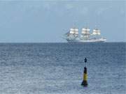 Zwischen Koserow und Klpinsee: Dreimaster "Mir" auf der Ostsee.