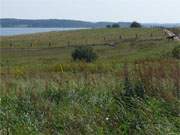 Blick ber das Achterwasser nach ckeritz: Der Hftberg nahe des Seebades Loddin.