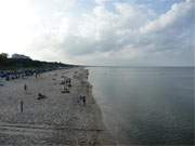 Blick nach Trassenheide: Der Ostseestrand von Zinnowitz auf Usedom.