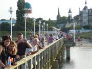 Gut besucht: Die Seebrcke des Ostseebades Zinnowitz auf der Insel Usedom.