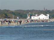 Auch im Oktober gut besucht: Der Ostseestrand des Usedomer Kaiserbades Ahlbeck.