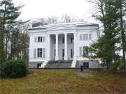 Nach Jahren der Sanierung (fast) vVollendet: Villa an der Strandpromenade von Heringsdorf.