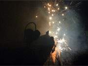 Silvester am Ostseestrand von Usedom: Fischerboot und Feuerwerk.