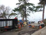 Ostseeblick: Fischerhtten und -boote am Strand von Zempin.