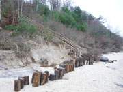 Treppe am Fu der Steilkste: Folgen der Sturmflut am Ostseestrand von Koserow.