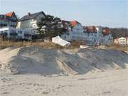 Wall aus Strandsand: Schutz gegen die Sturmflut vom 5. Januar.