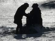 Hartes Gegenlicht: Der Ostseestrand von Swinemnde im Winter.