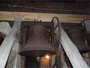 Glockenstuhl: Die Kirche der Stadt Usedom hat einige eiserne Glocken.