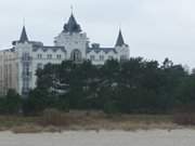 Strandhotel: Strandpromenade des Ostseebades Zinnowitz auf Usedom.