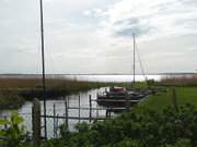 Ausfahrt ins Achterwasser: Der Hafen des Usedomer Seebades Loddin.