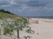 Vor dem Regen: Ostseestrand des Bernsteinbades Zempin.