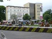 Am Proemandenplatz von Misdroy: Hotel Aurora an der Strandpromenade.