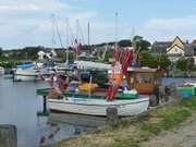 Am Achterwasserhafen: Ferienhuser im Seebad Loddin.