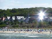 Spiegelungen: Strandpromenade des Ostseebades Zinnowitz auf Usedom.