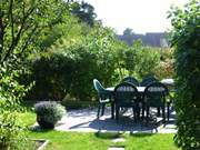 Ein Platz an der Sonne: Grillplatz im Garten der Steinbock-Ferienwohnungen.