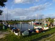 Fischerboote im Achterwasserhafen des Seebades Loddin.