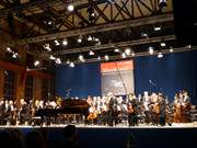 Mit Witold Lutoslawski beginnt das Große Sinfoniekonzert.