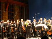 Stehende Ovationen: Begeisterung in der Turbinenhalle des Peenemnder Kraftwerks.