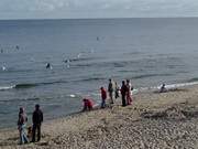 Seebad Loddin, Ortsteil Stubbenfelde: Urlaubsgste am Ostseestrand.