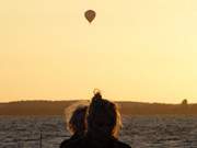 Selten zu sehen: Heiluftballon ber dem Achterwasser.