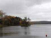 Der Klpinsee: Frhes Novemberwetter ber der Insel Usedom.