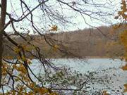 Durchblick zum Zirowberg: Wolgastsee im Usedomer Hinterland.