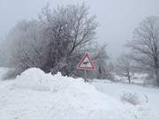 Vor Elchen wird gewarnt: Das Seebad Loddin im Tiefschnee.