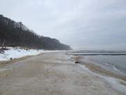 Glatteis auf dem Ostseestrand bei Koserow.