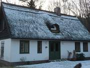 Stoben am Gothensee: Rohrgedecktes Wohnhaus nahe des Ufers.