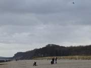 Drachensteigen: Mit den Kindern im Winterurlaub auf Usedom.