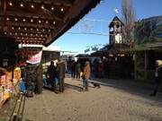 Ostseebad Zinnowitz auf Usedom: Wintermarkt an der Seebrcke.