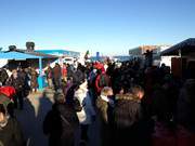 Gut besucht: Wintermarkt an der Strandpromenade von Zinnowitz.